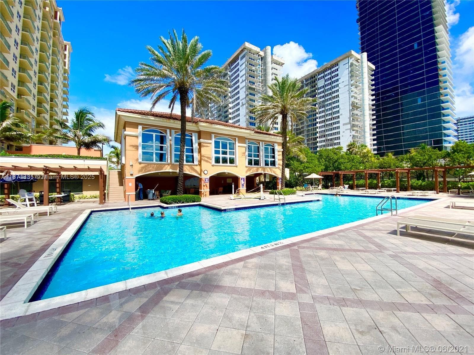 2080 S Ocean Dr 604 photo 2