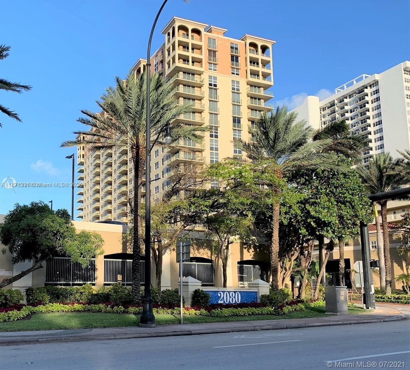 2080 S Ocean Dr 604 photo 1