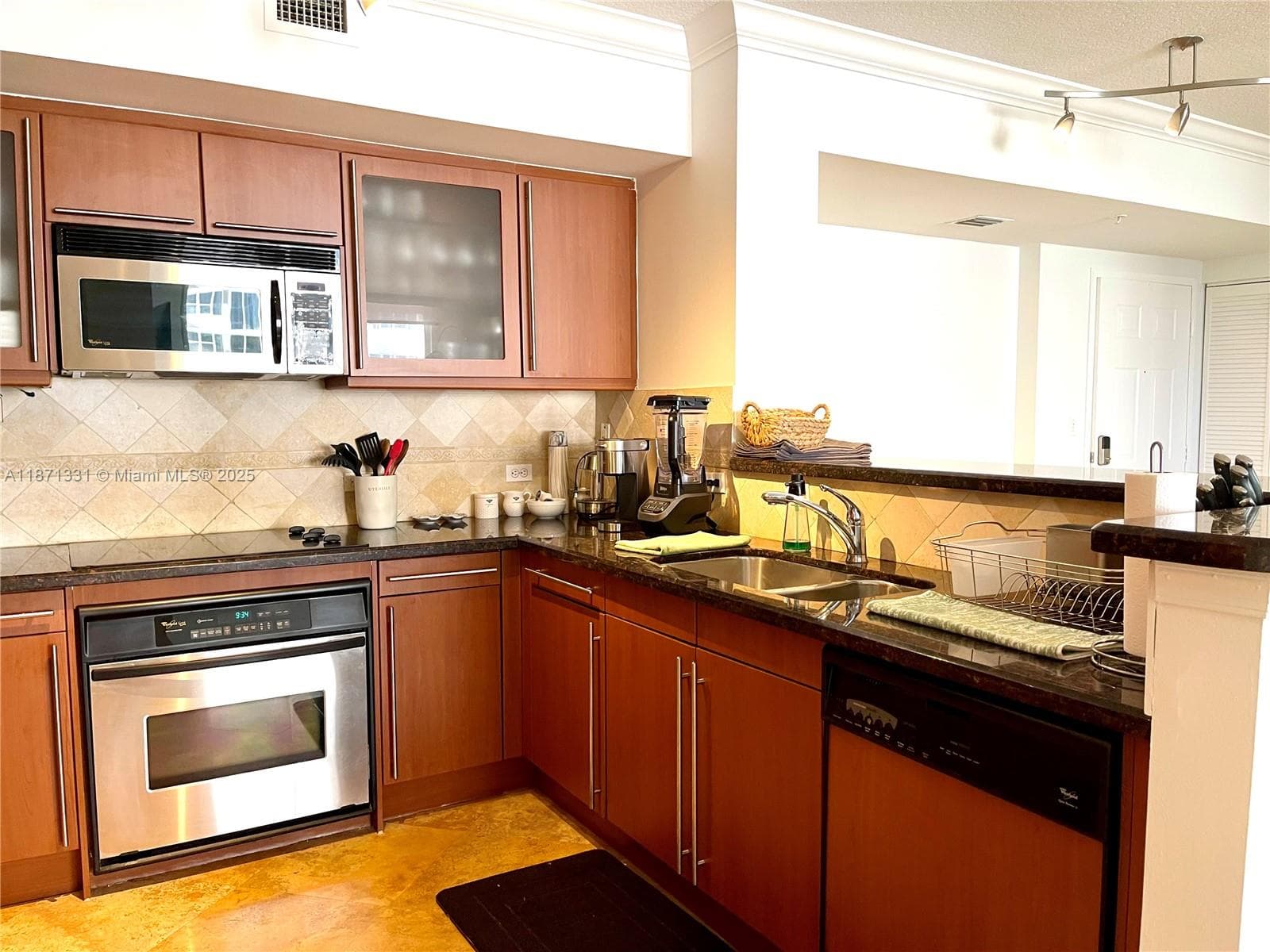 2080 S Ocean Dr 604 photo 10
