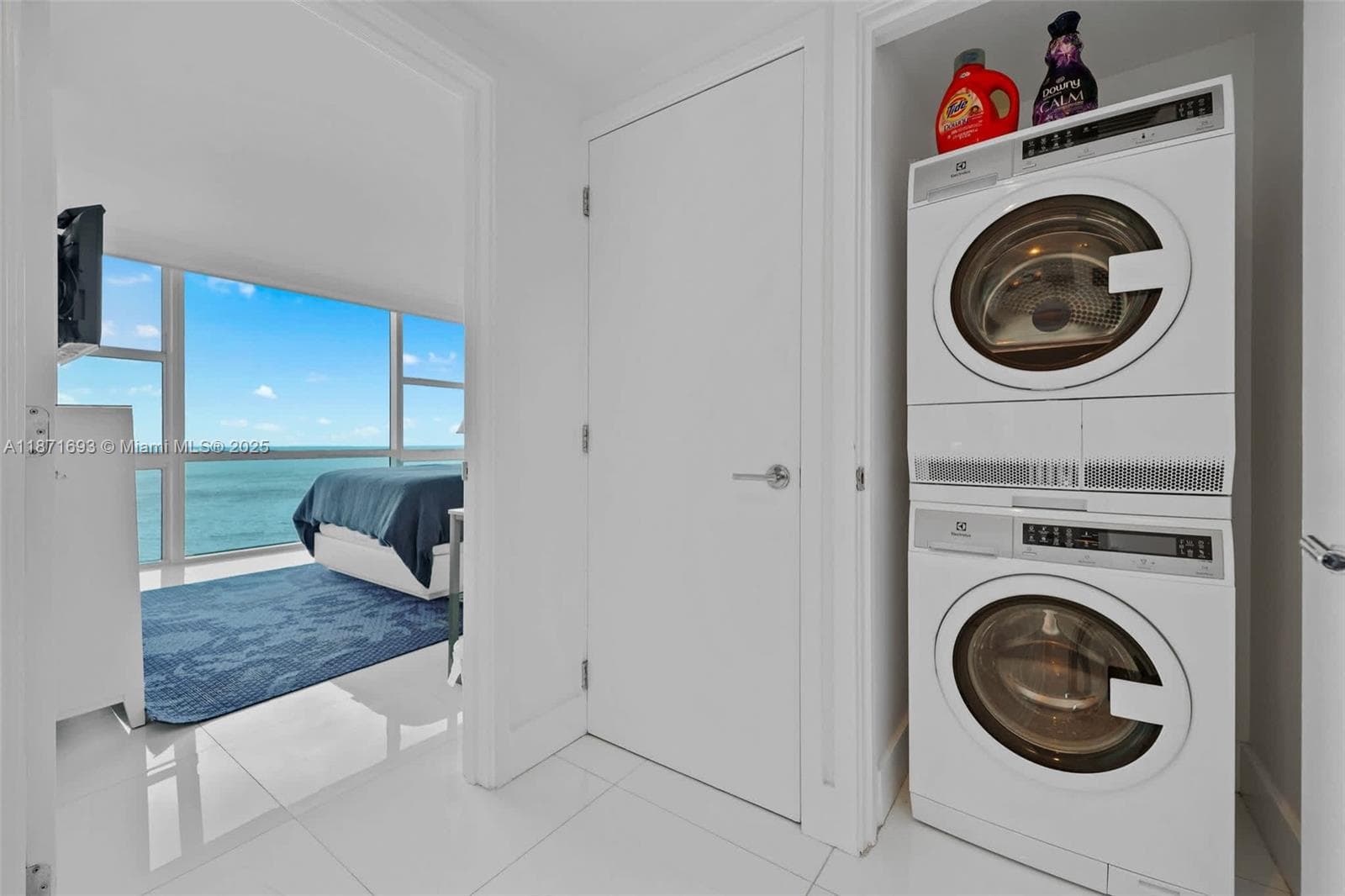 6801 Collins Ave 1204/1217 photo 23
