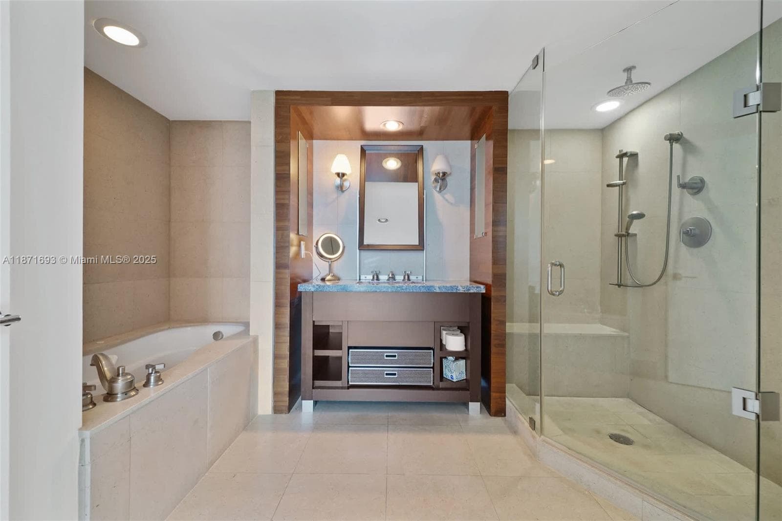 6801 Collins Ave 1204/1217 photo 19
