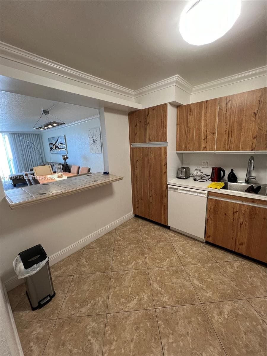 2301 S Ocean Dr 506 photo 5
