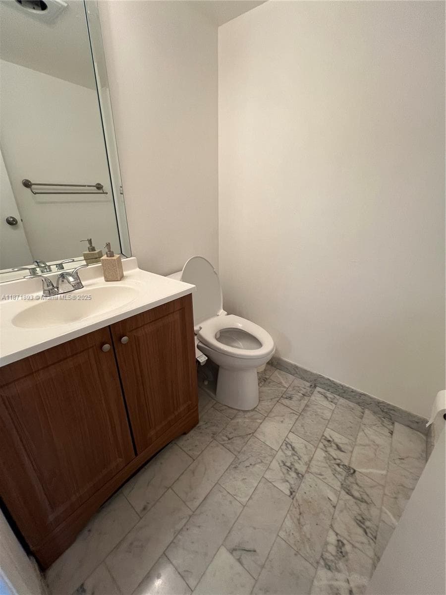 2301 S Ocean Dr 506 photo 9