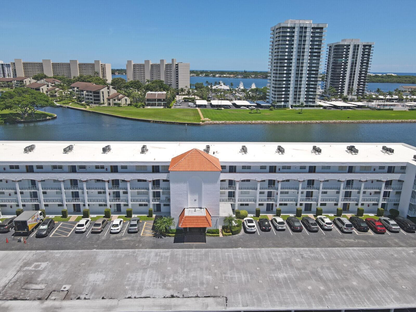 20 Yacht Club Drive 403 photo 2