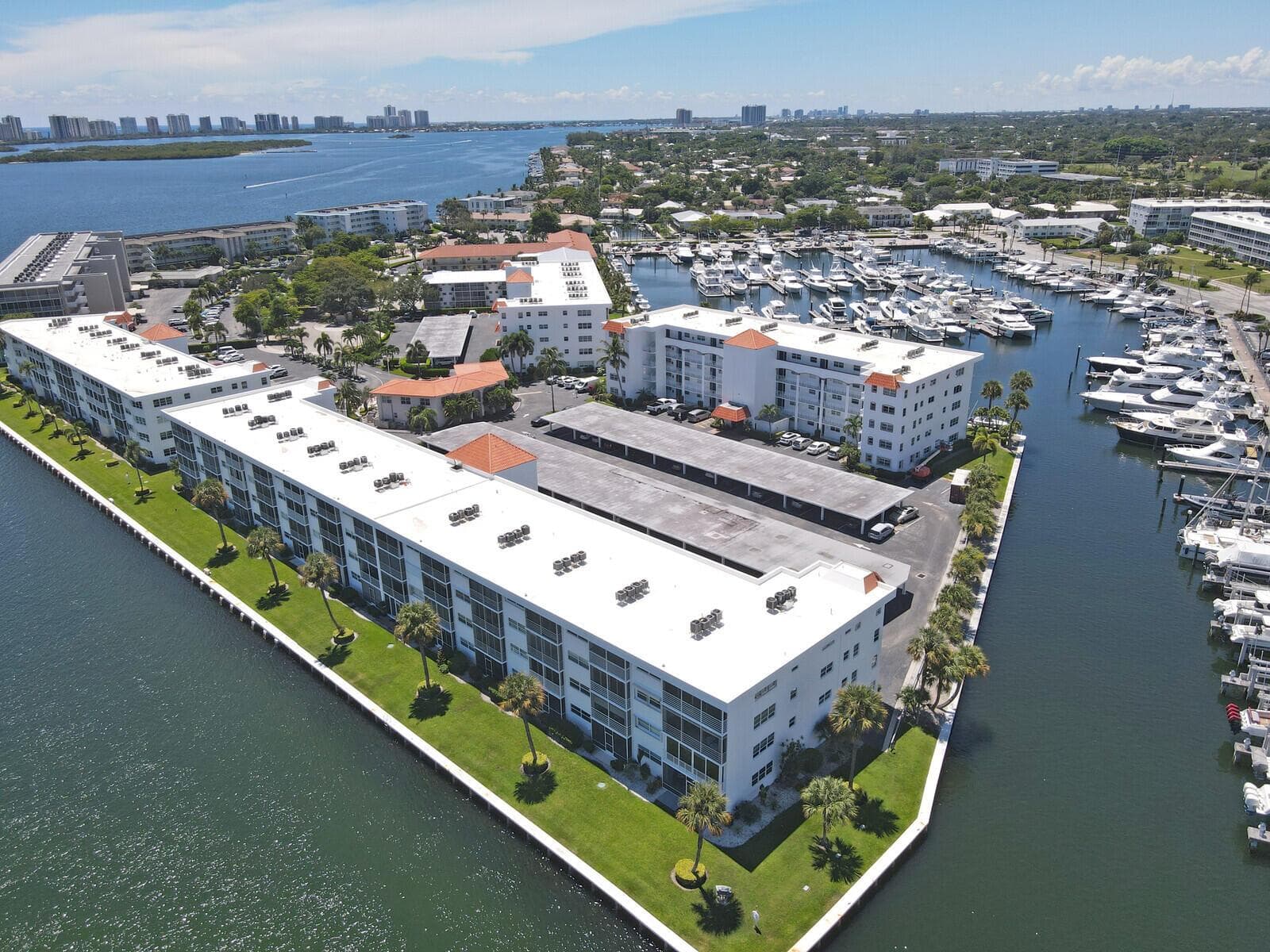 20 Yacht Club Drive 403 photo 1