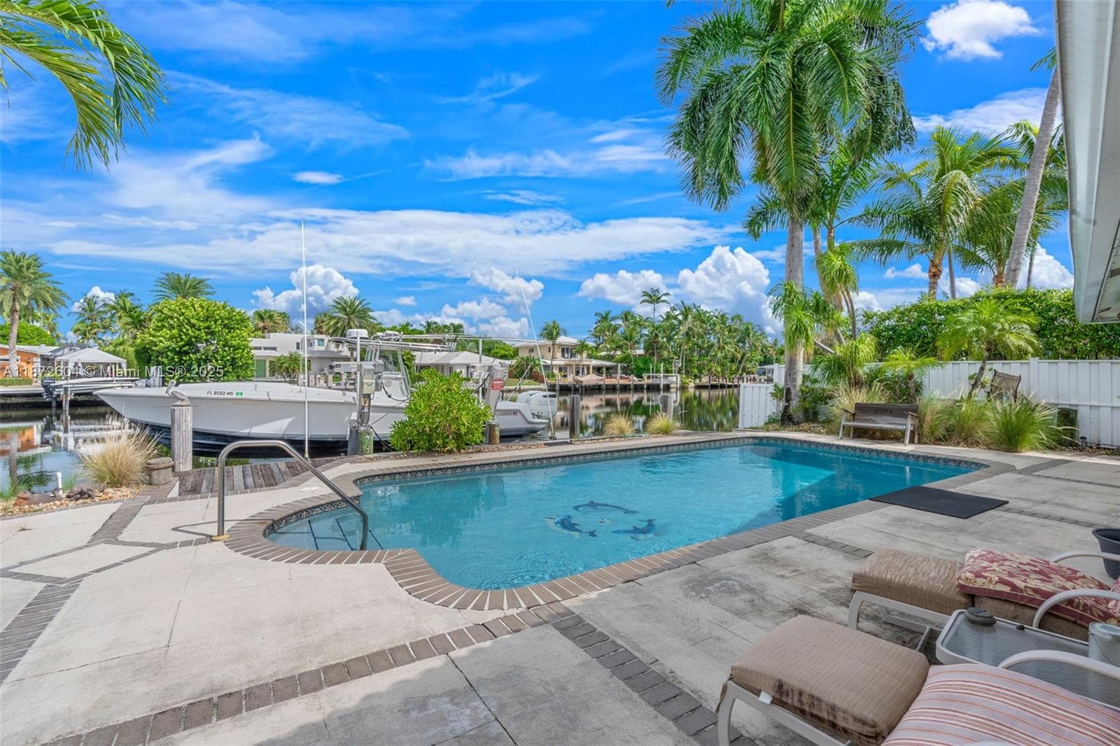 2401 Fryer Pt photo 11