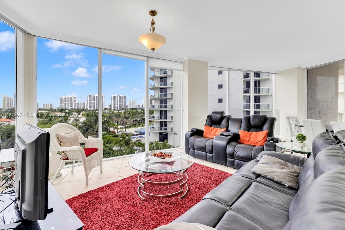 18671 Collins Ave 604 photo 2