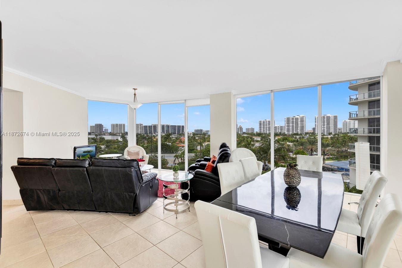 18671 Collins Ave 604 photo 4