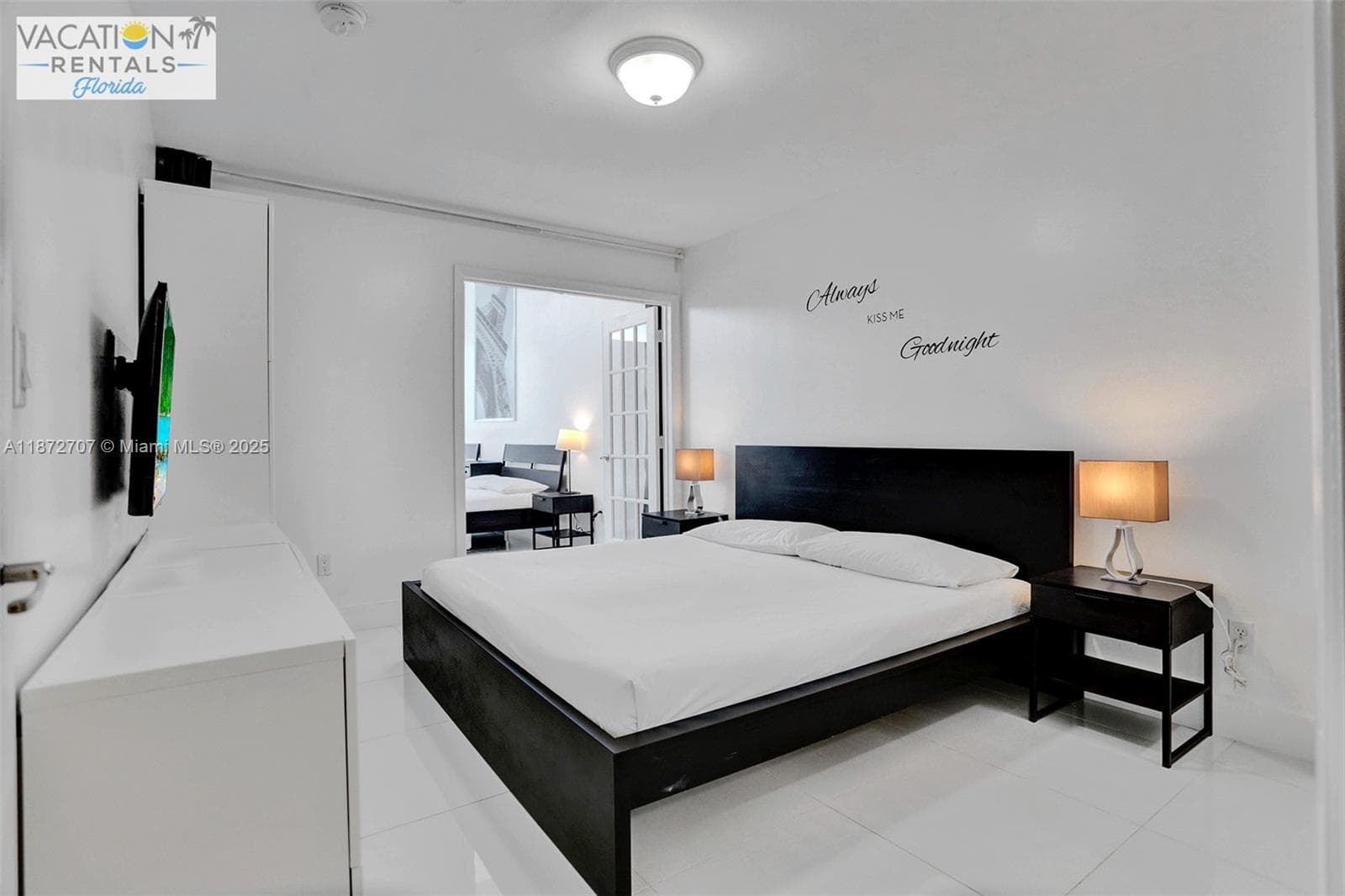 5445 Collins Ave BAY-14 photo 2