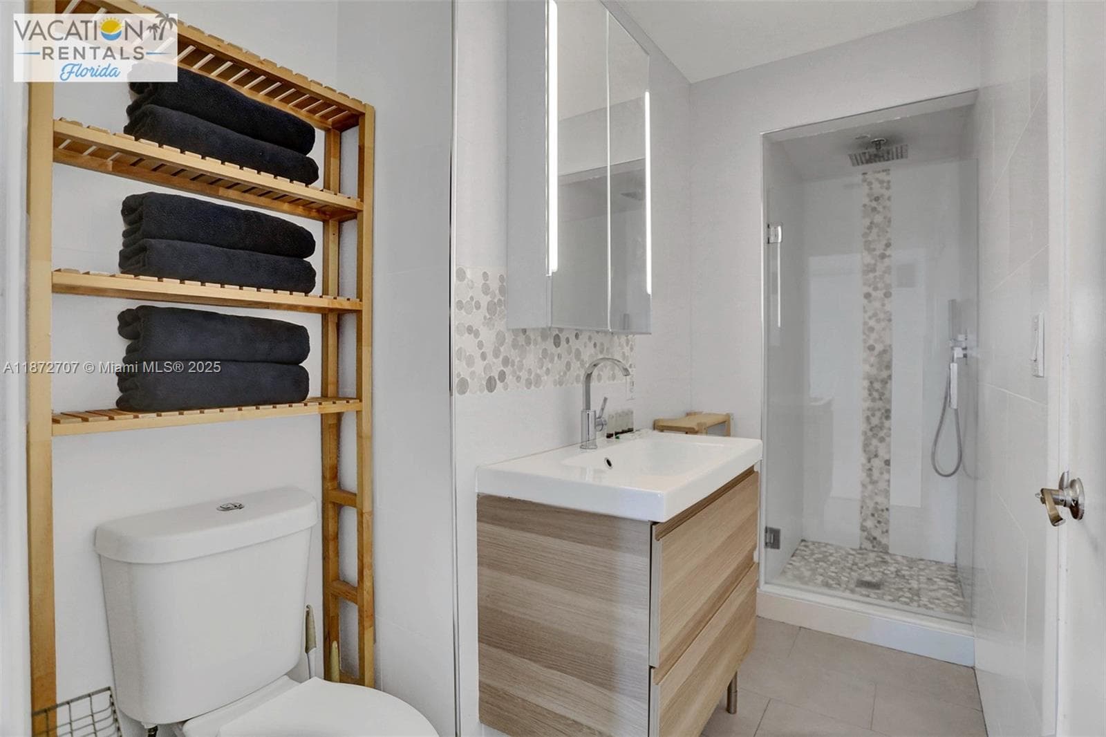 5445 Collins Ave BAY-14 photo 3