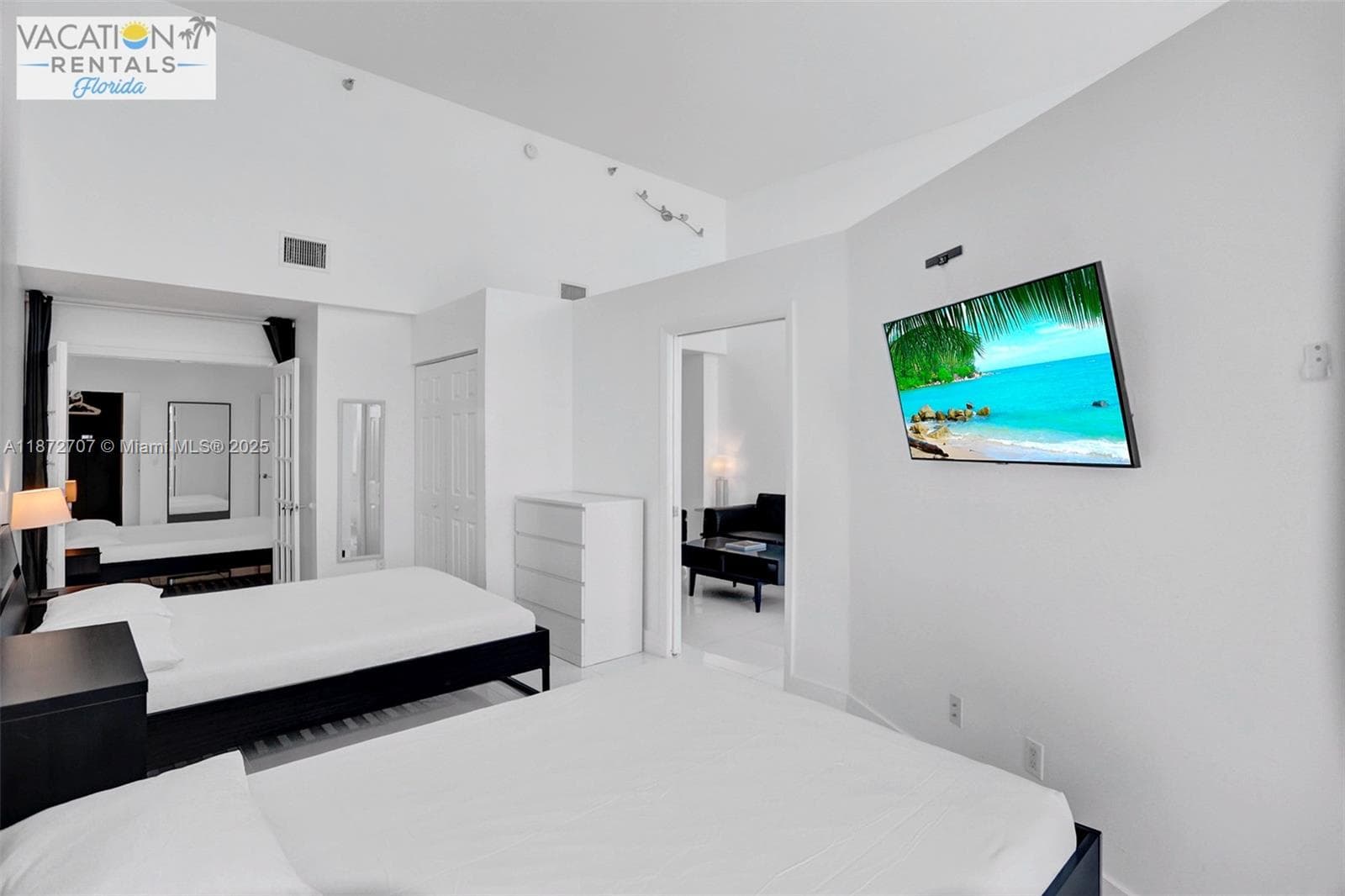 5445 Collins Ave BAY-14 photo 8