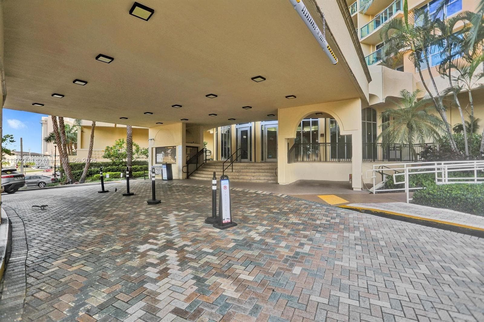 2501 S Ocean Dr 1418 photo 10
