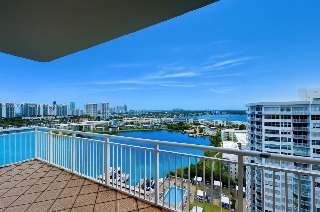 18071 Biscayne Blvd PH03 & PH04 photo 1