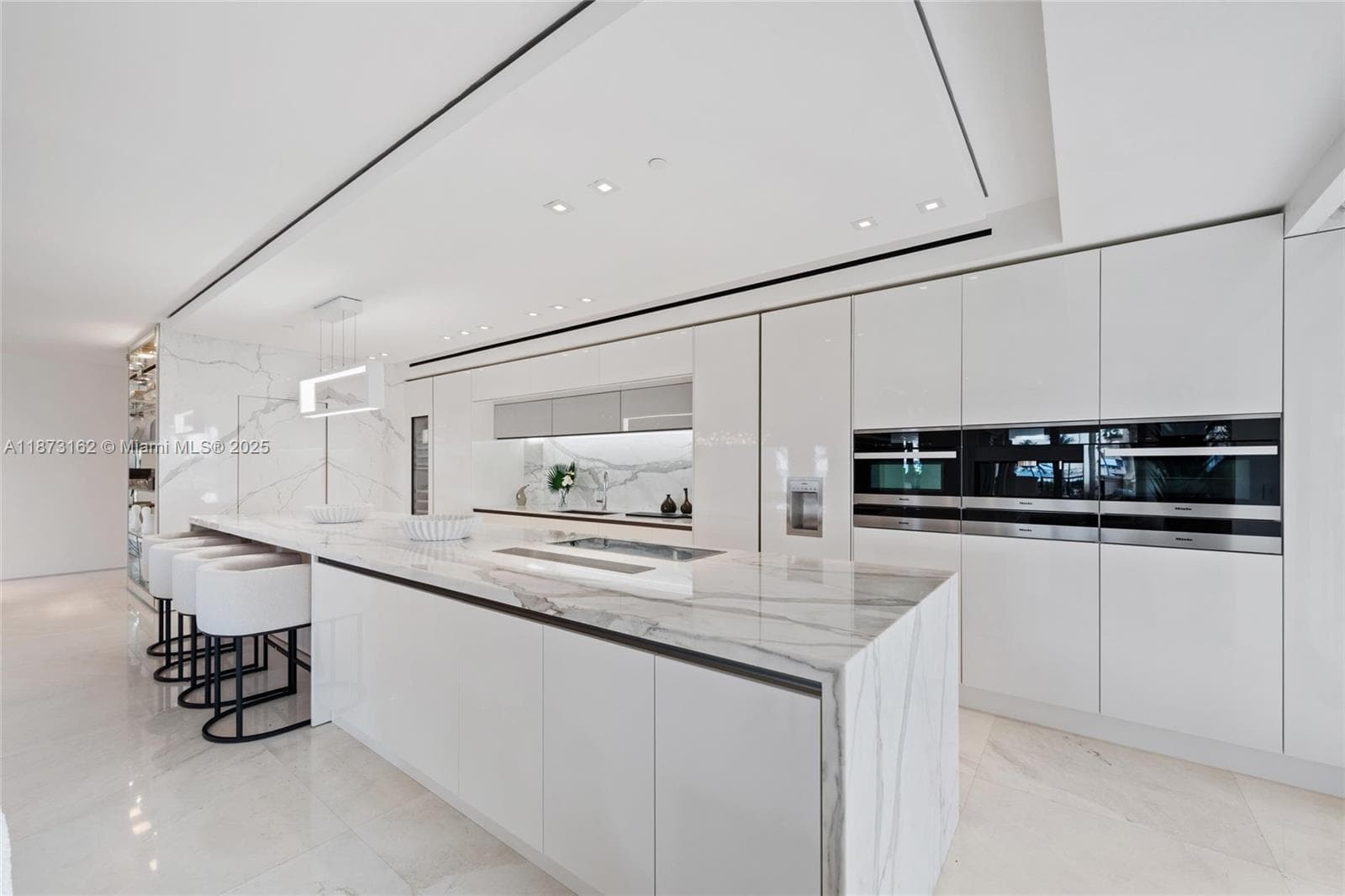 7921 Fisher Island Dr 7921 photo 19