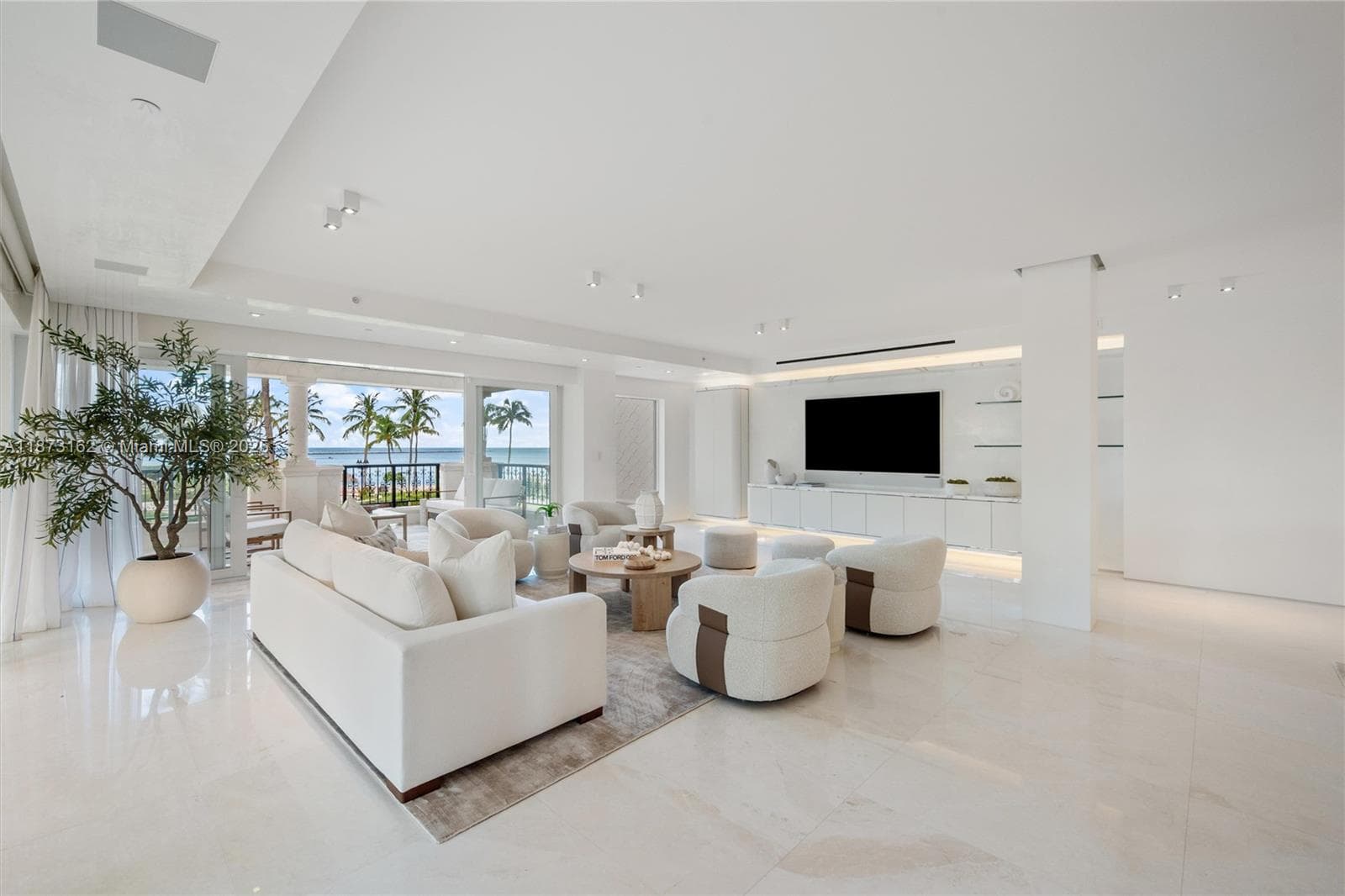 7921 Fisher Island Dr 7921 photo 8