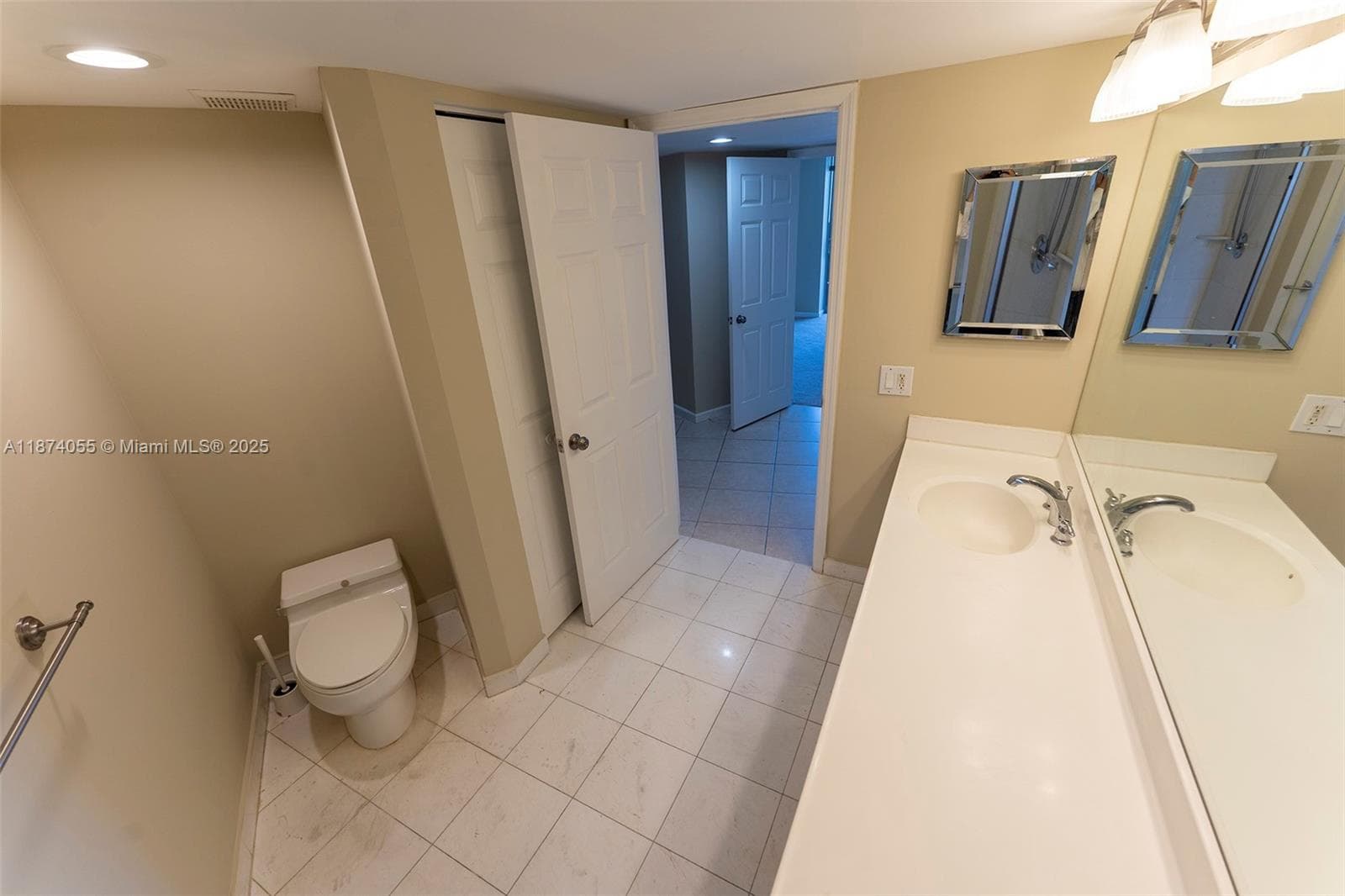 3530 Mystic Pointe Dr 2207 photo 18