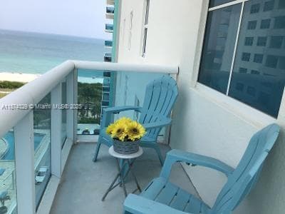 9201 Collins Ave 921 photo 2