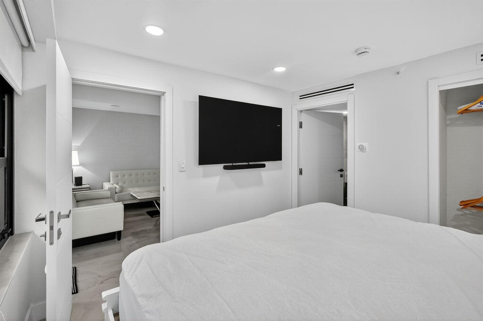 5225 Collins Avenue 1408 photo 17