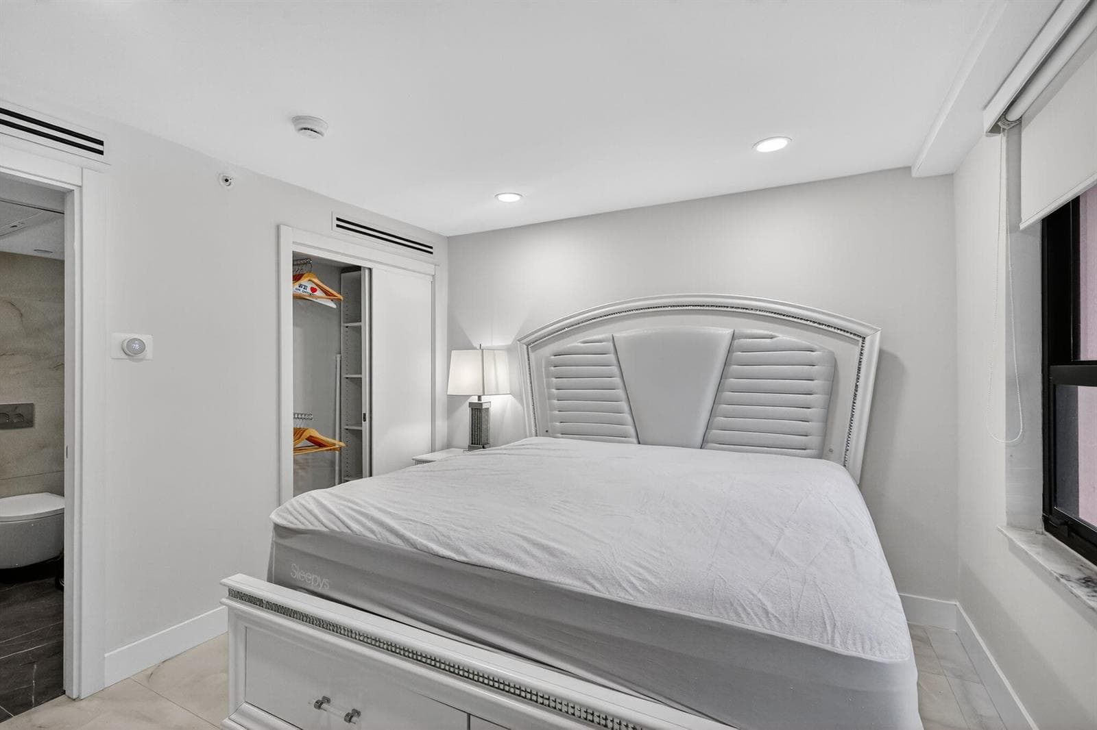 5225 Collins Avenue 1408 photo 16