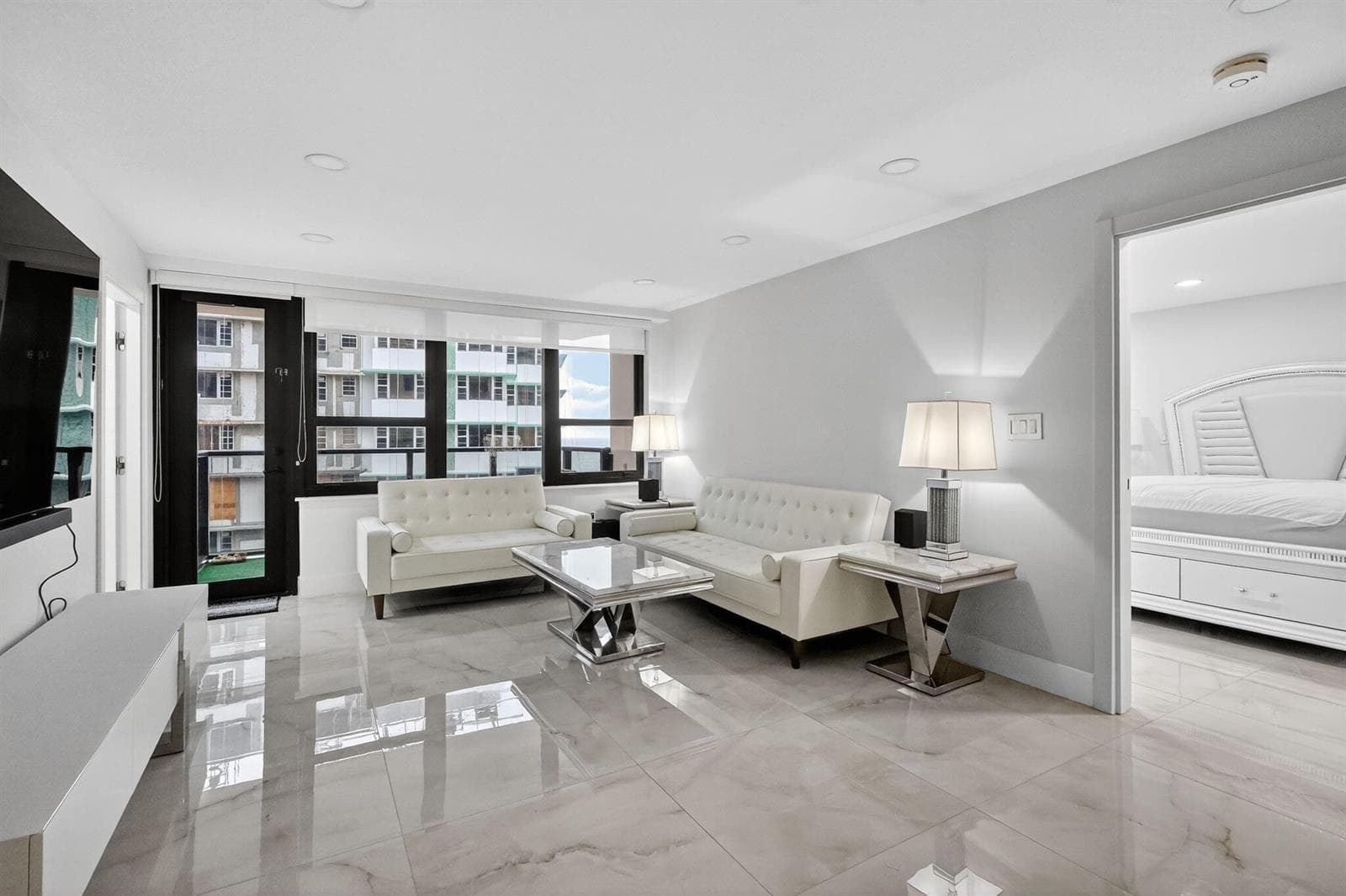 5225 Collins Avenue 1408 photo 3