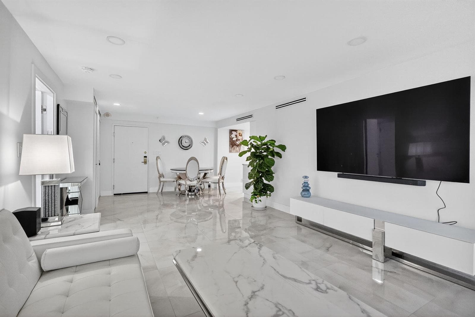 5225 Collins Avenue 1408 photo 1