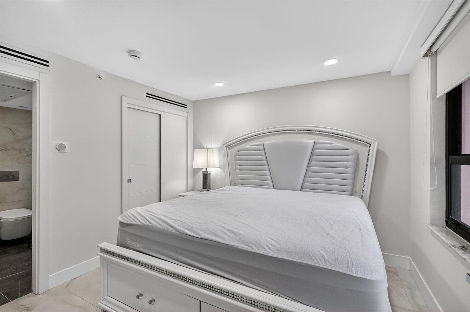 5225 Collins Avenue 1408 photo 15