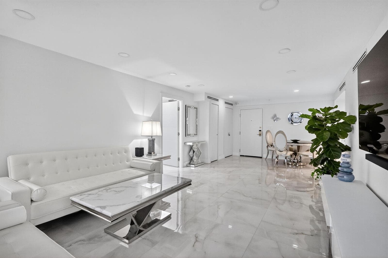 5225 Collins Avenue 1408 photo 4