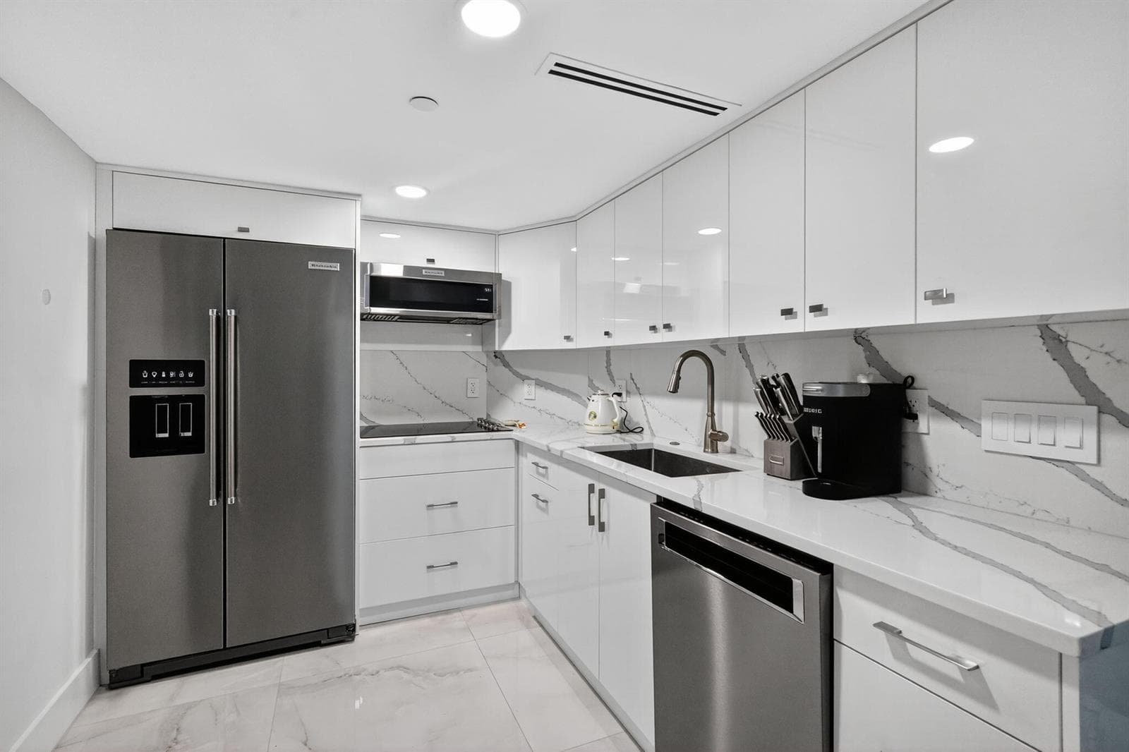 5225 Collins Avenue 1408 photo 8