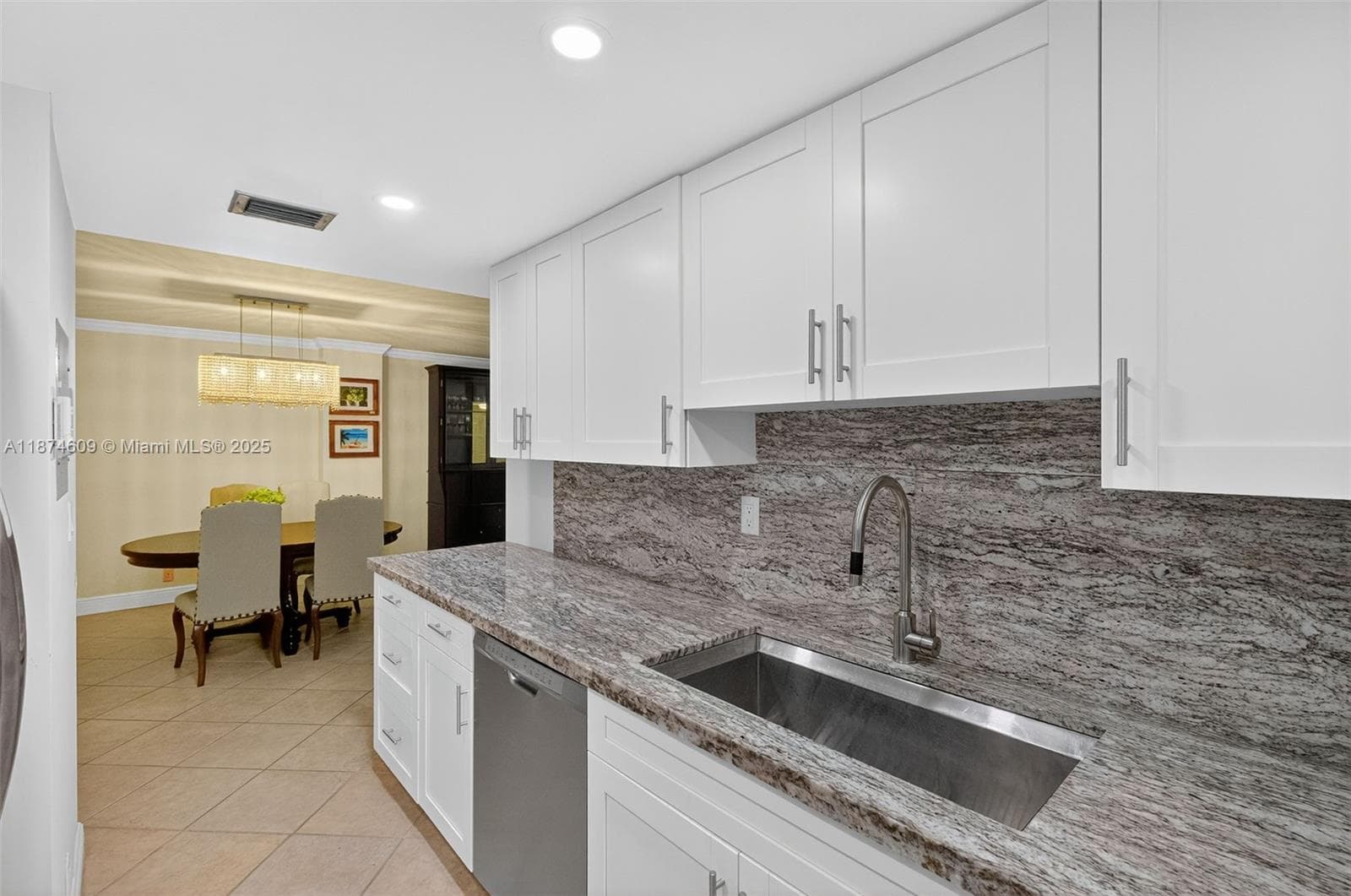 2401 Collins Ave 1005 photo 6