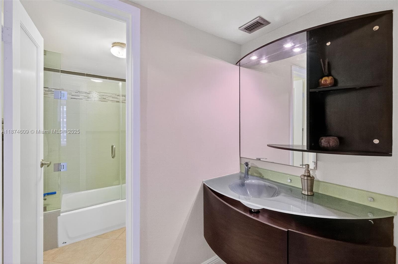 2401 Collins Ave 1005 photo 13