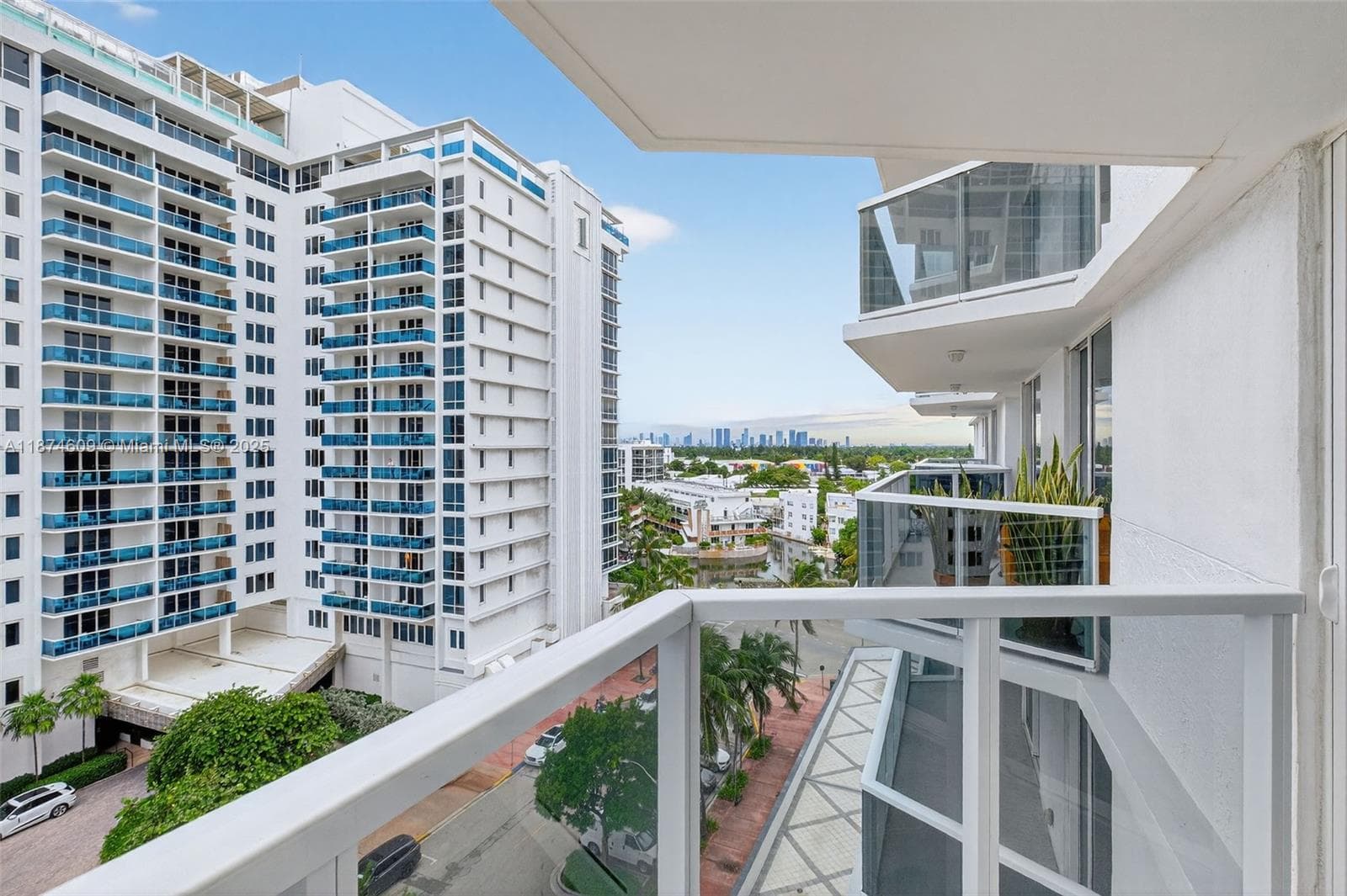 2401 Collins Ave 1005 photo 16