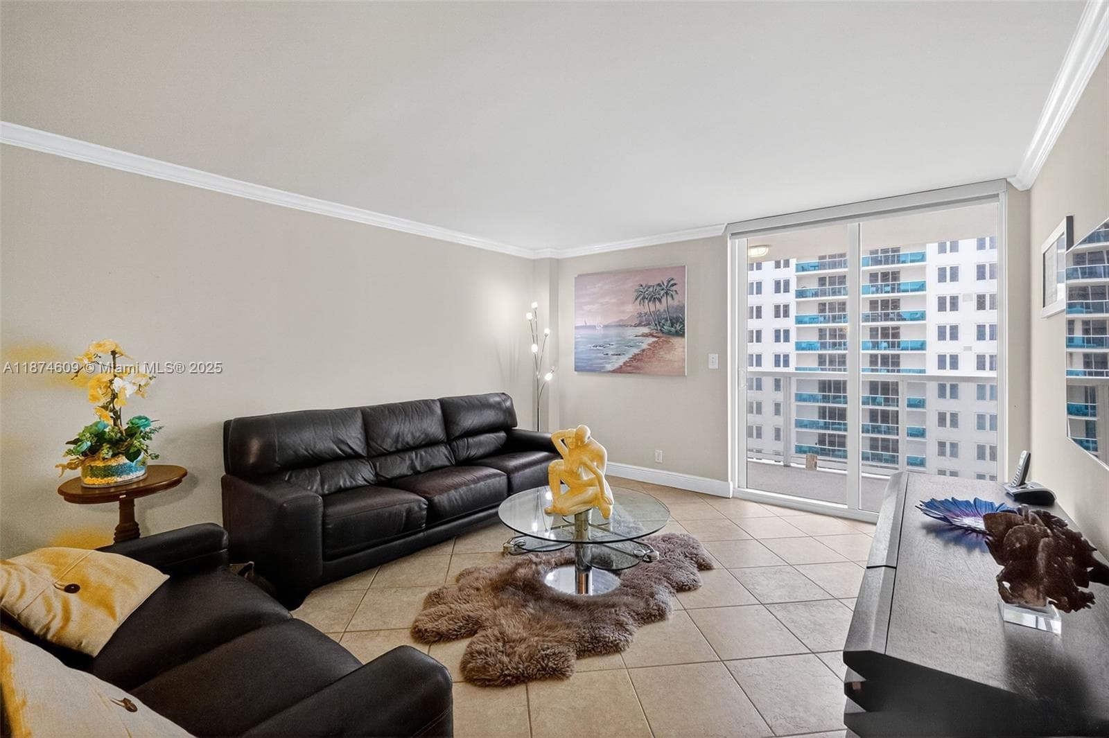 2401 Collins Ave 1005 photo 3