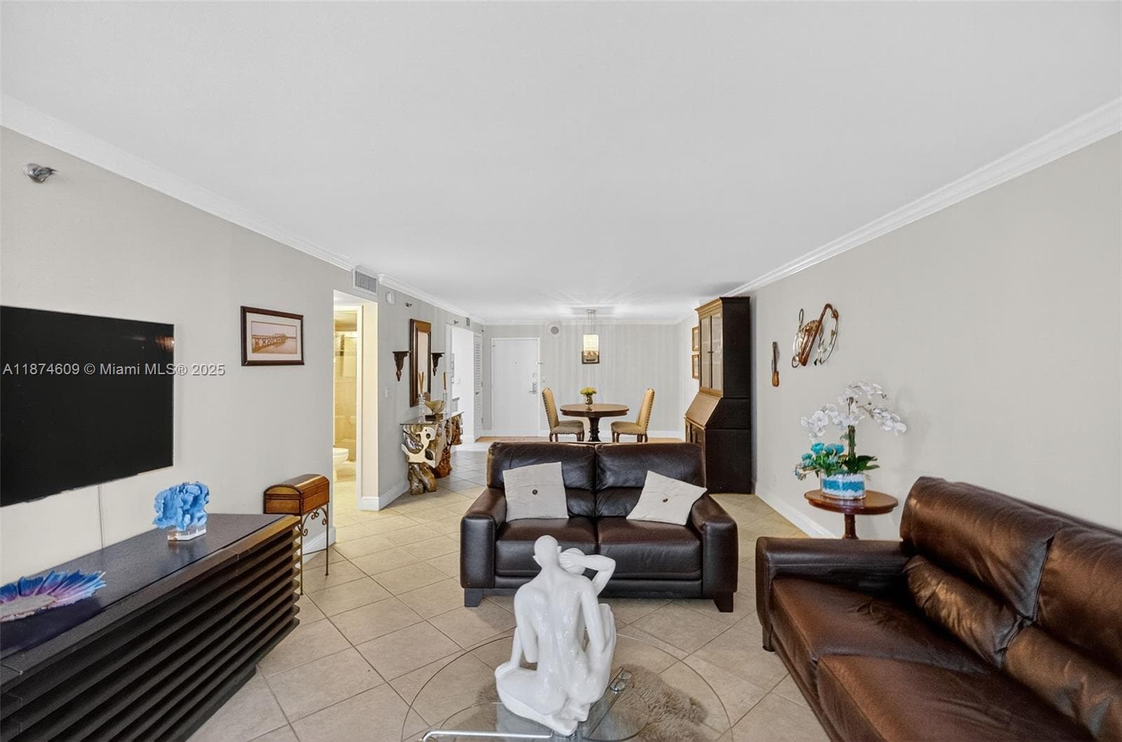 2401 Collins Ave 1005 photo 5