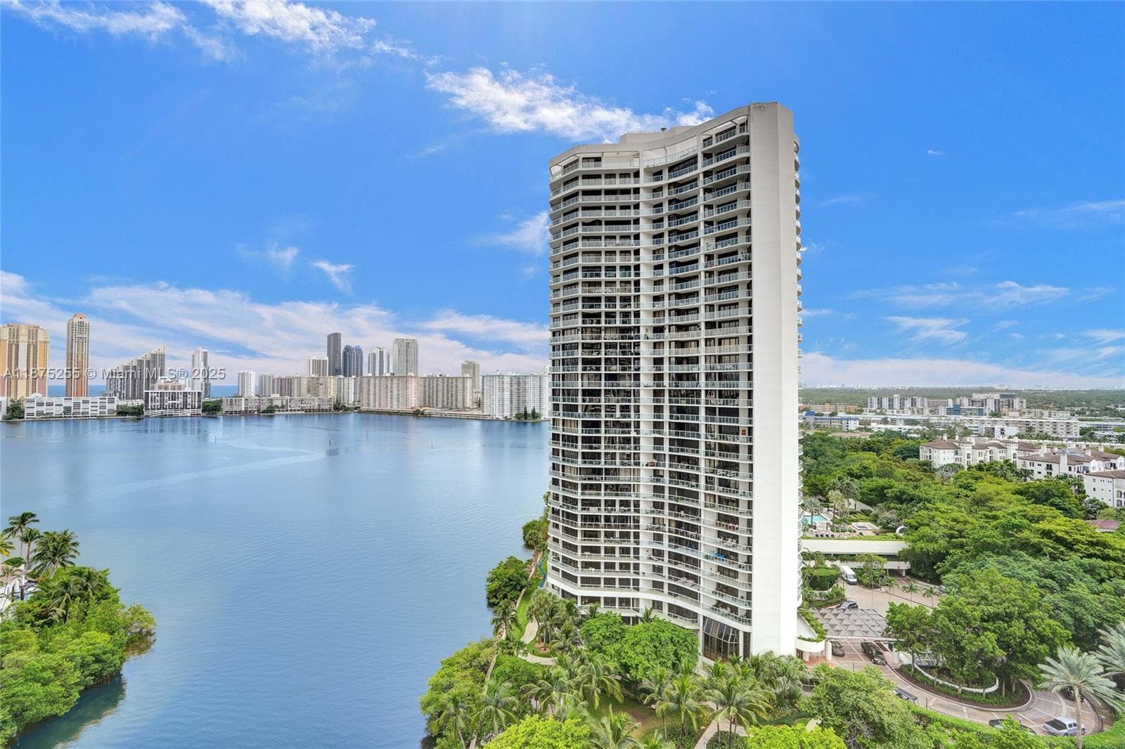 6000 Island Blvd 1707 photo 6
