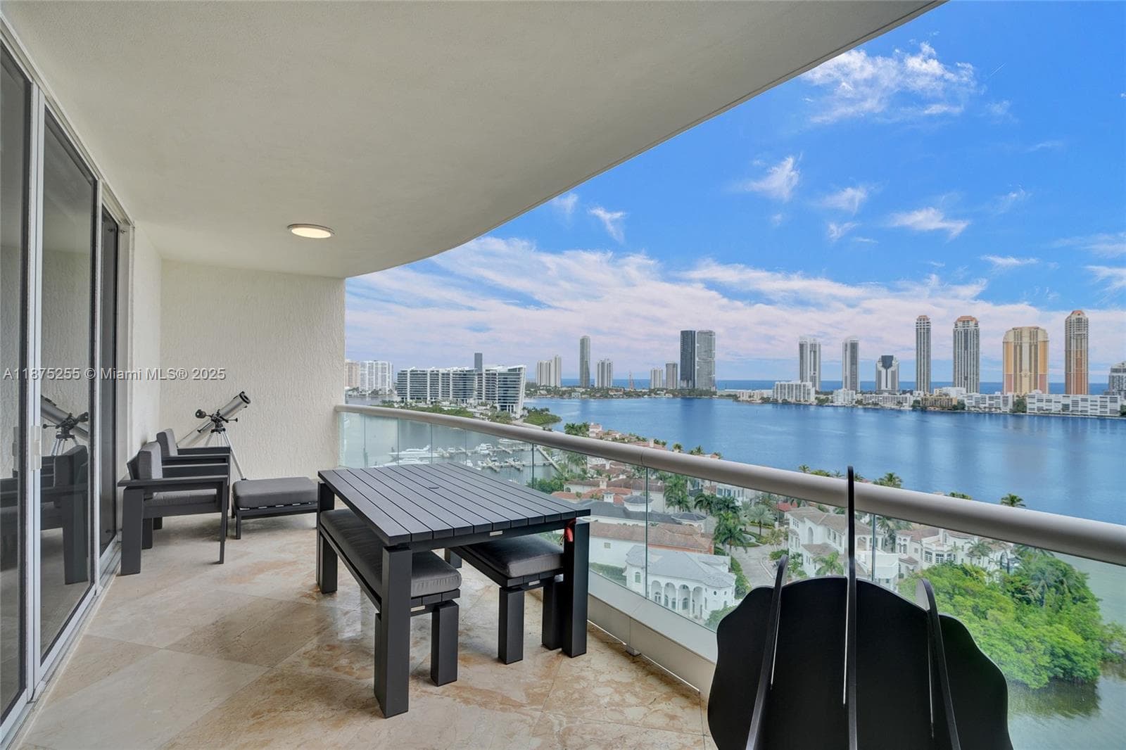 6000 Island Blvd 1707 photo 3