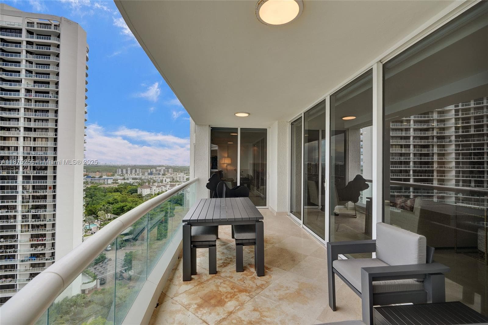 6000 Island Blvd 1707 photo 5