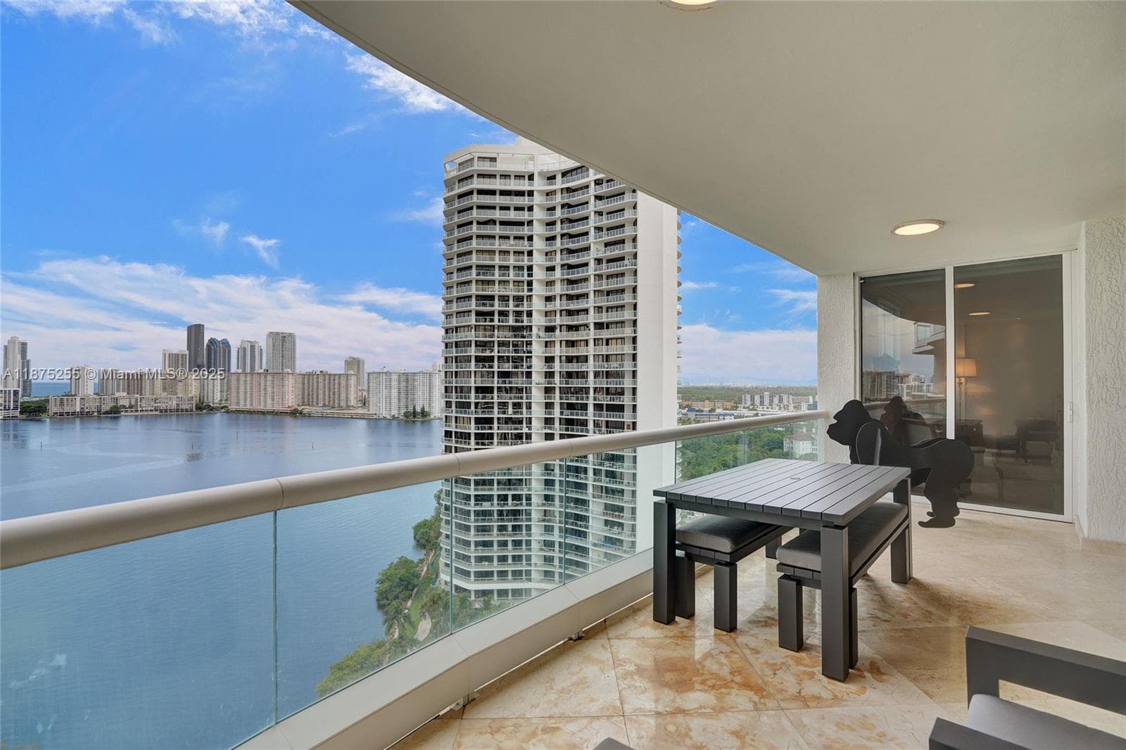 6000 Island Blvd 1707 photo 4