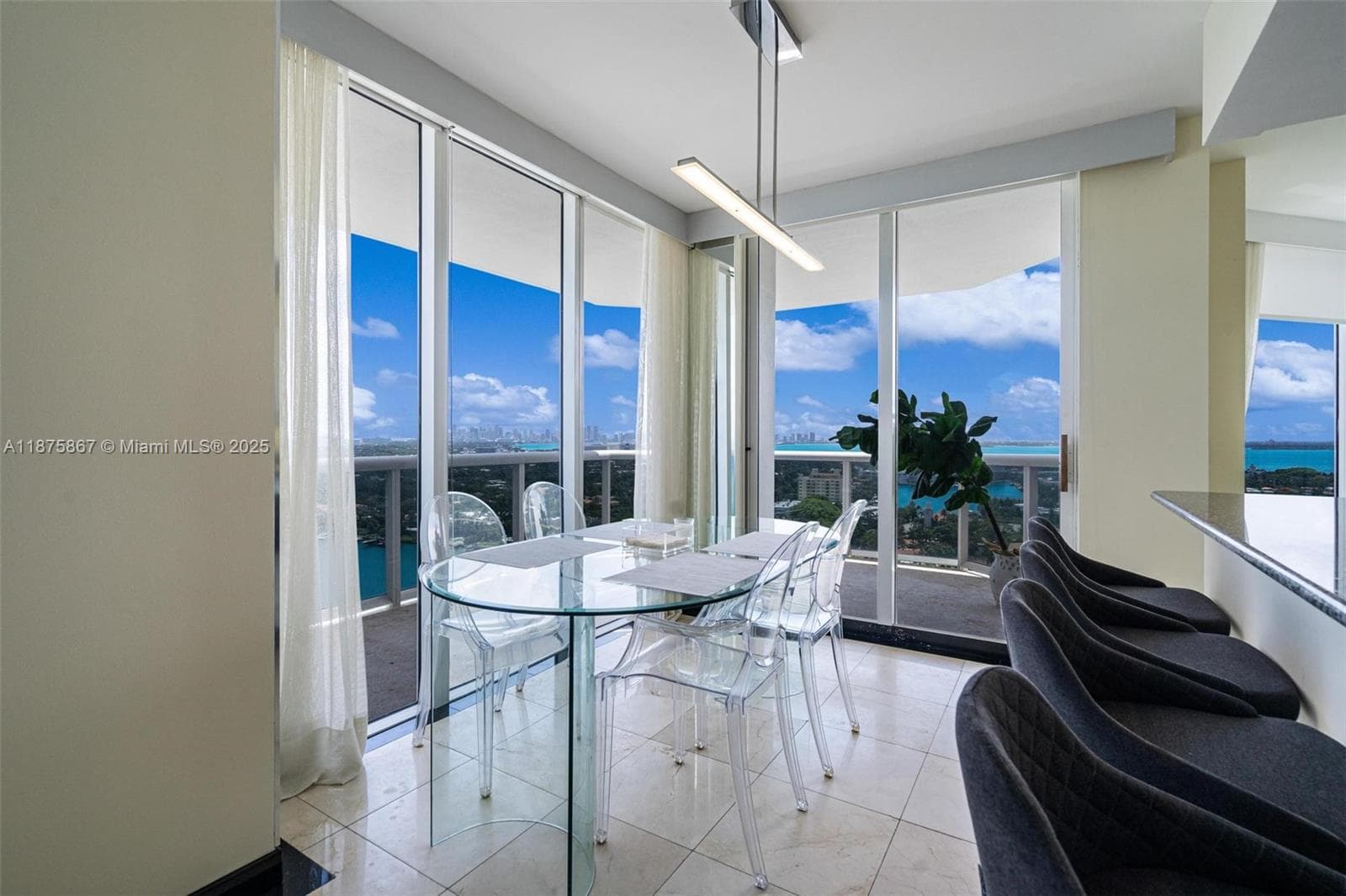 4779 Collins Ave 2305 photo 7
