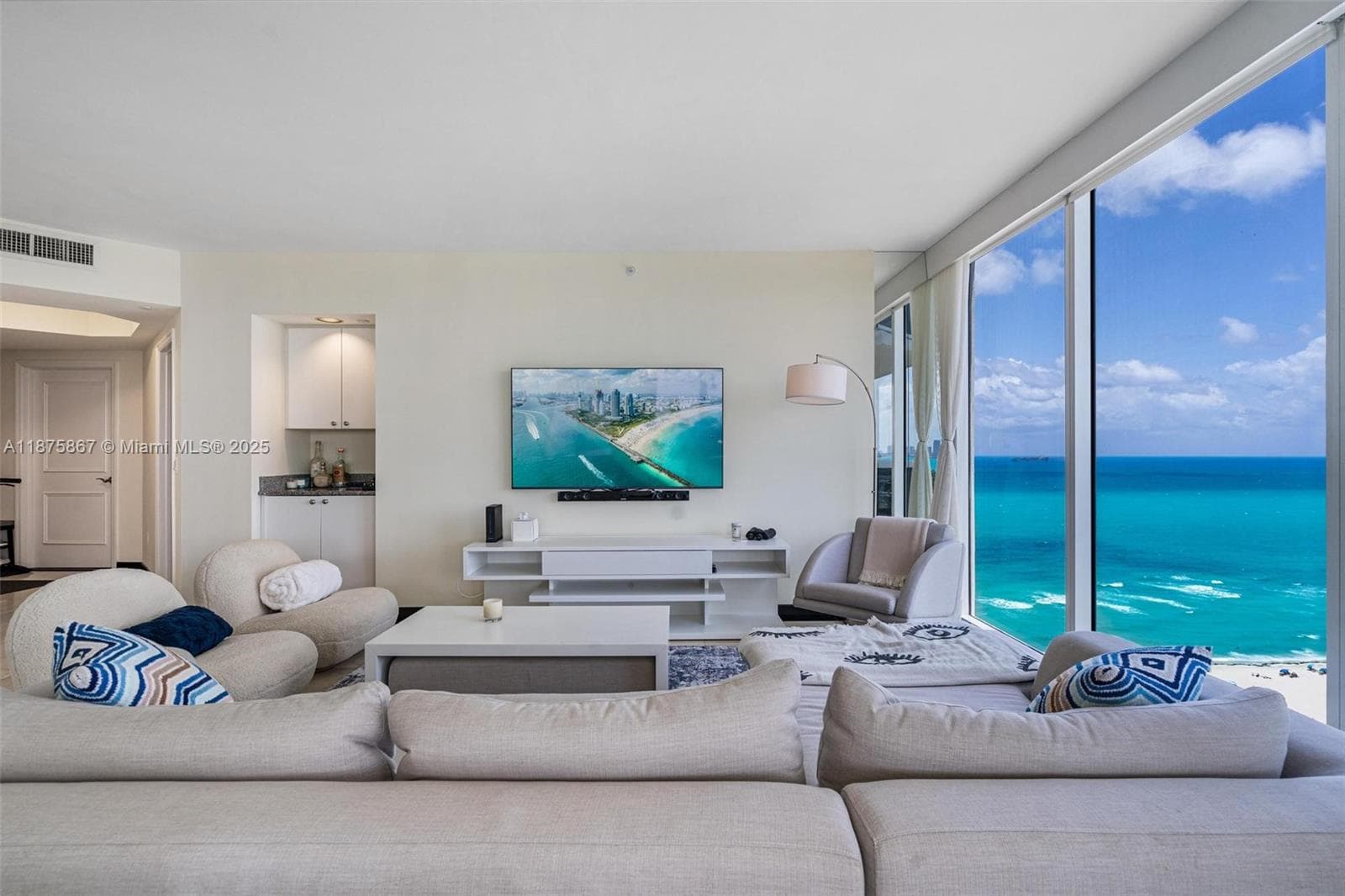 4779 Collins Ave 2305 photo 1