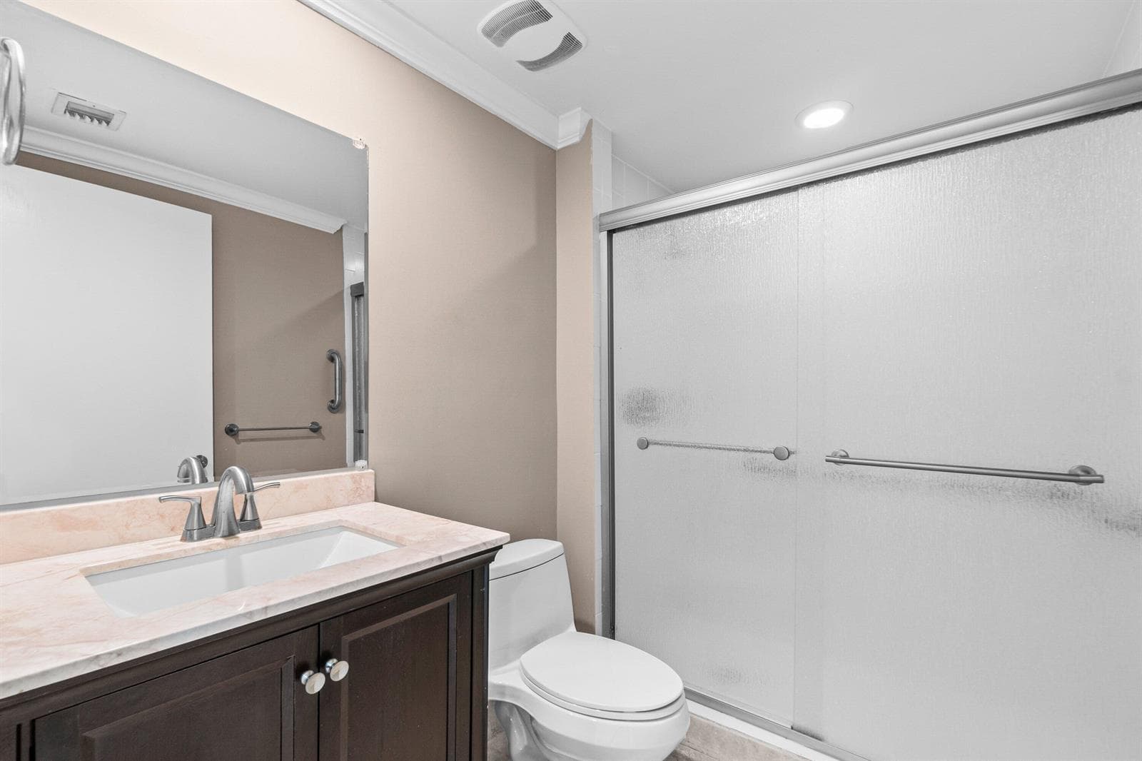 2650 Lake Shore Drive 703 photo 22