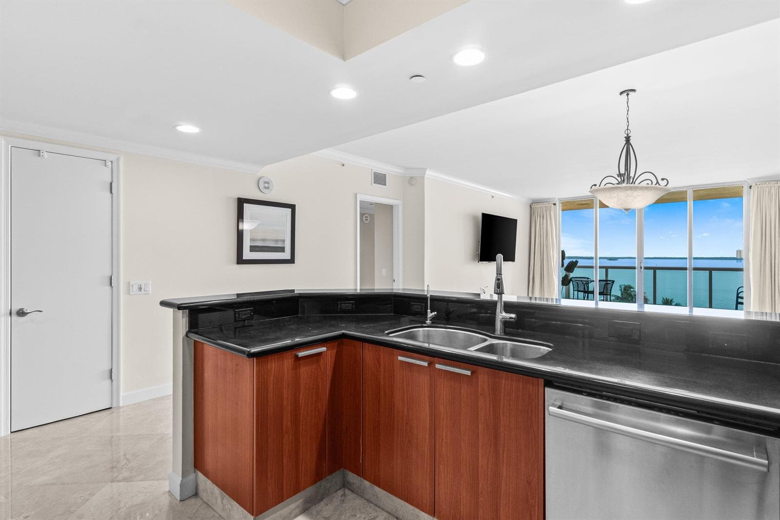 2650 Lake Shore Drive 703 photo 7