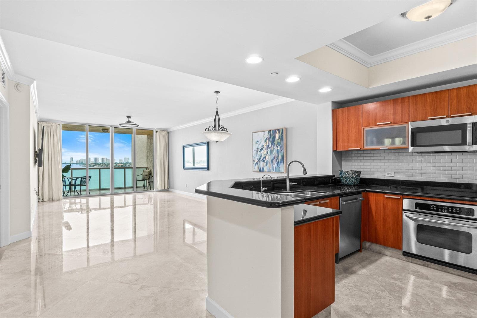 2650 Lake Shore Drive 703 photo 3