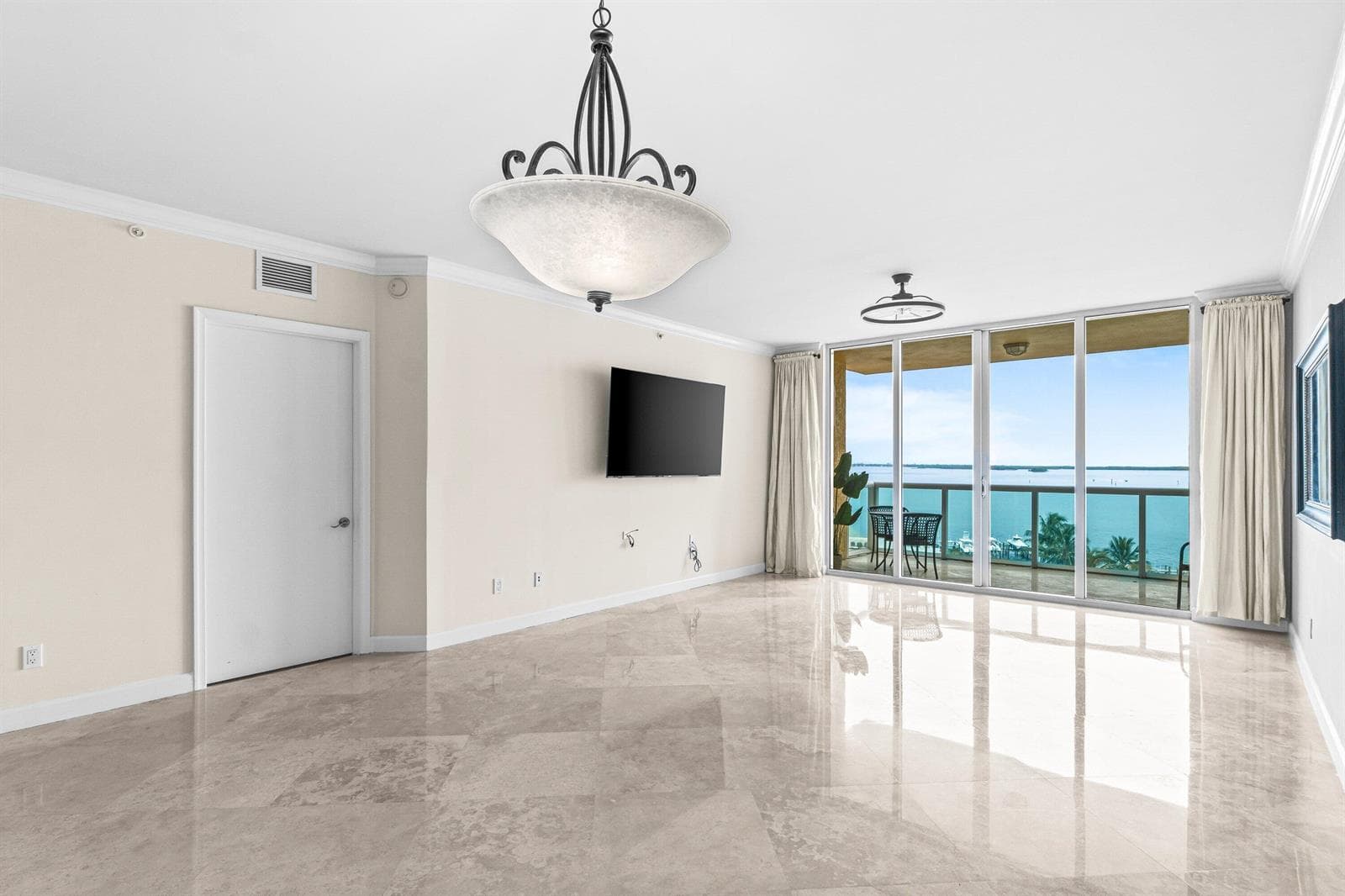 2650 Lake Shore Drive 703 photo 9