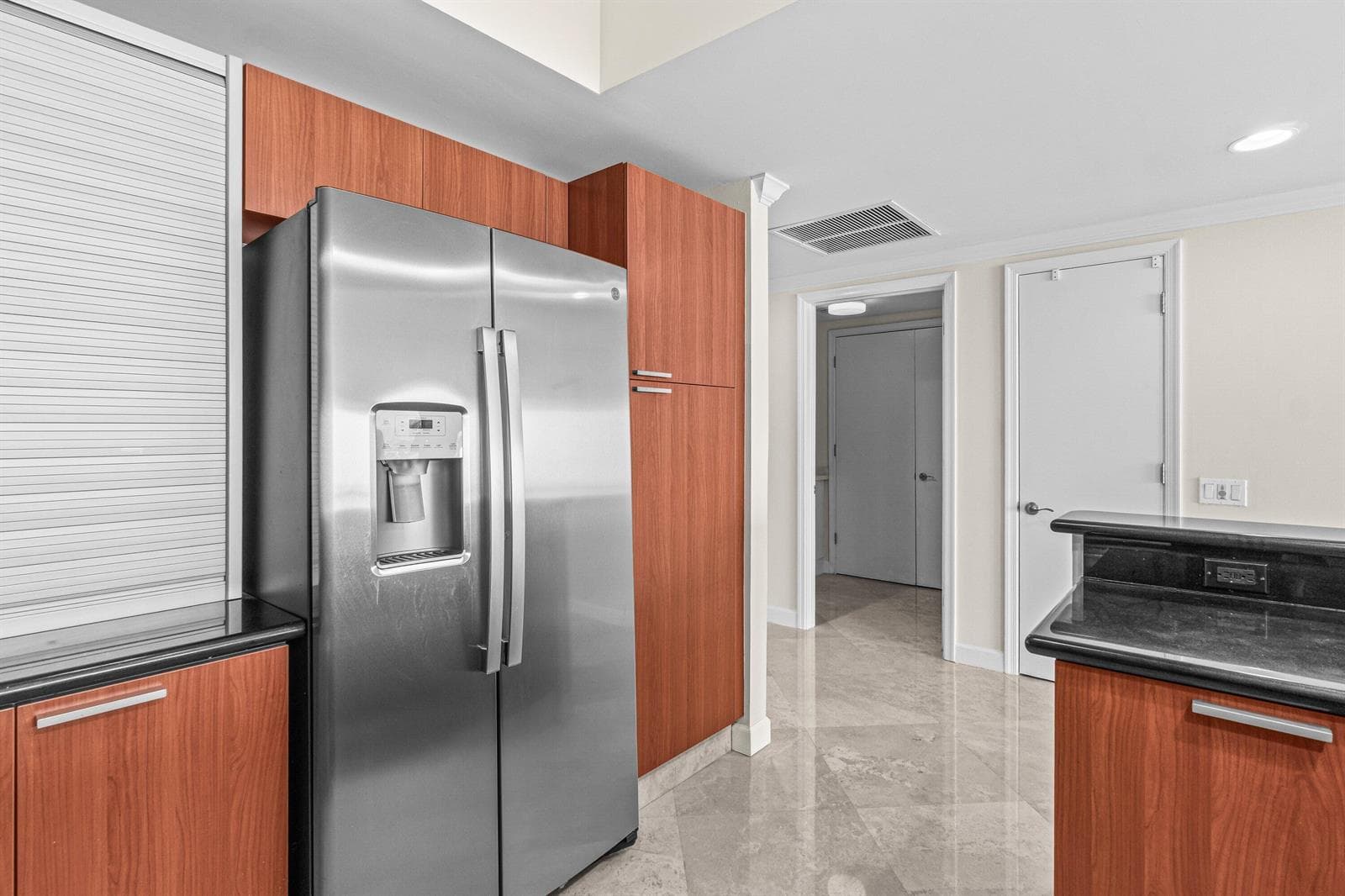 2650 Lake Shore Drive 703 photo 8