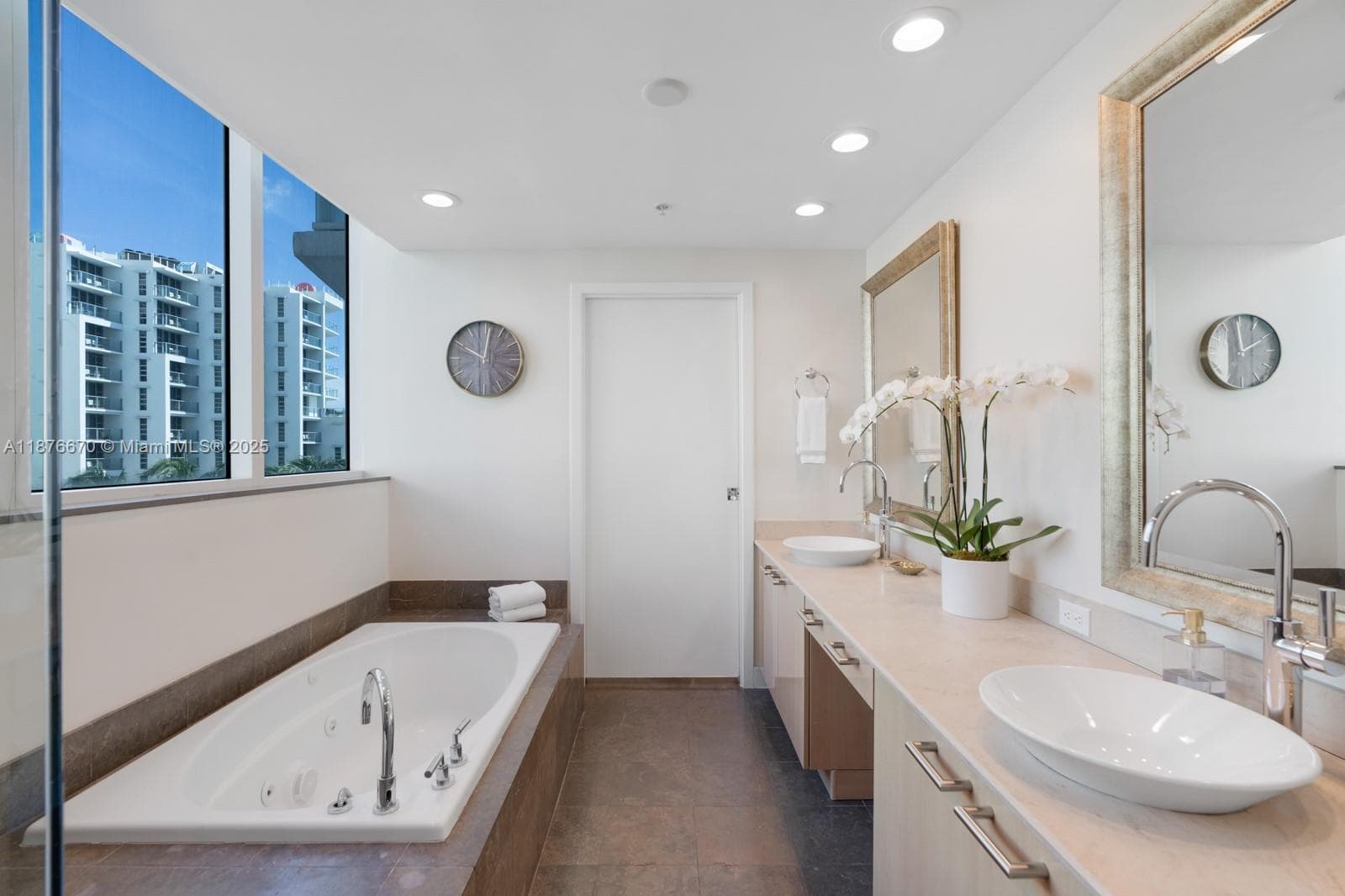3801 Collins Ave 503 photo 5