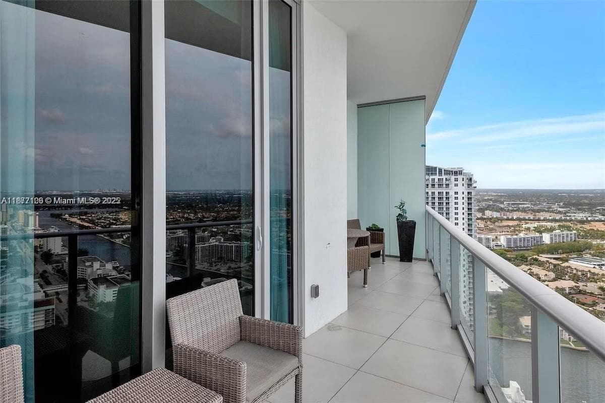 4111 S Ocean Dr PH4106 photo 3