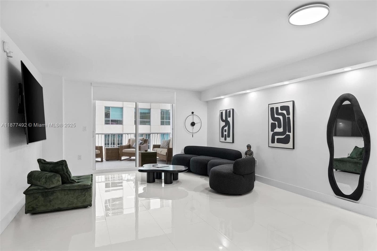 1200 Brickell Bay Dr 2812 photo 1