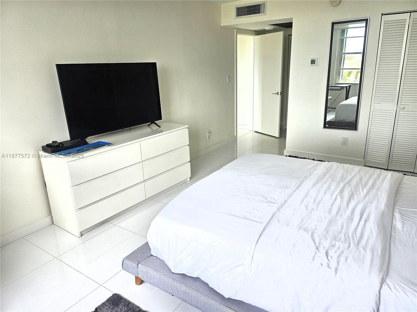 5161 Collins Ave 707 photo 23