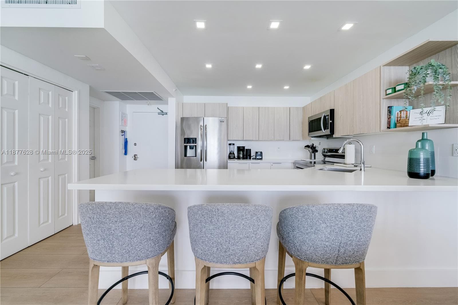 5601 Collins Ave 1011 photo 6