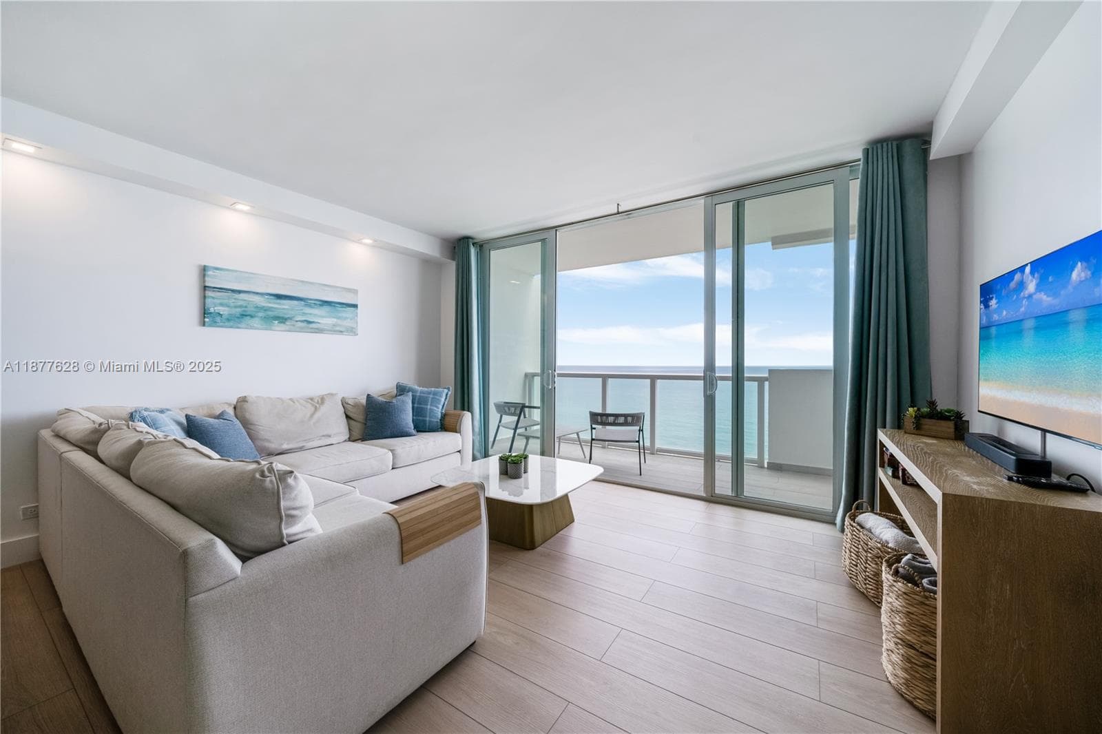 5601 Collins Ave 1011 photo 3